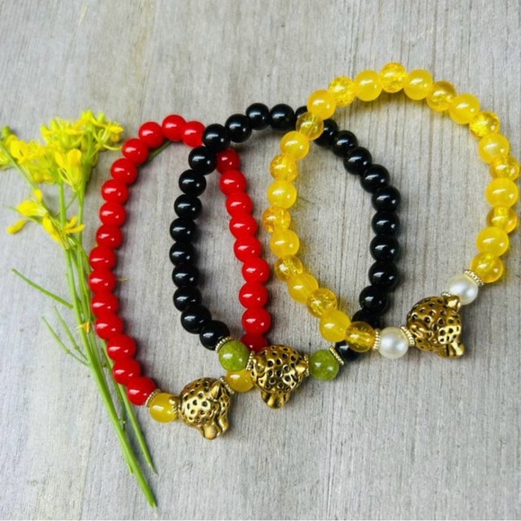 Handmade Leopard Glass Bead Bracelets - Red, Black, Yellow - Picture 4 of 4